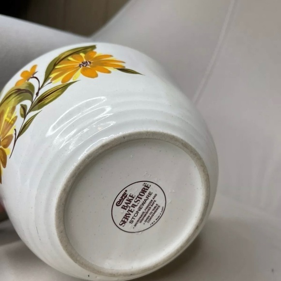 Vintage 70s Capri Bake Serve N Store Stoneware Mixing Bowl RETRO Daisy Flowers - Picture 3 of 4